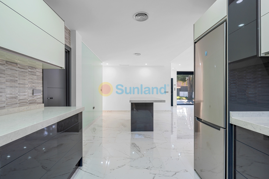 Вторичка - Bилла - Campoamor