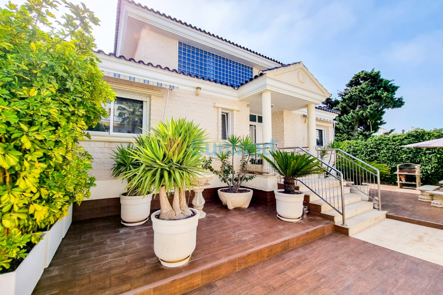 Segunda mano - Chalet - Torrevieja - La Mata