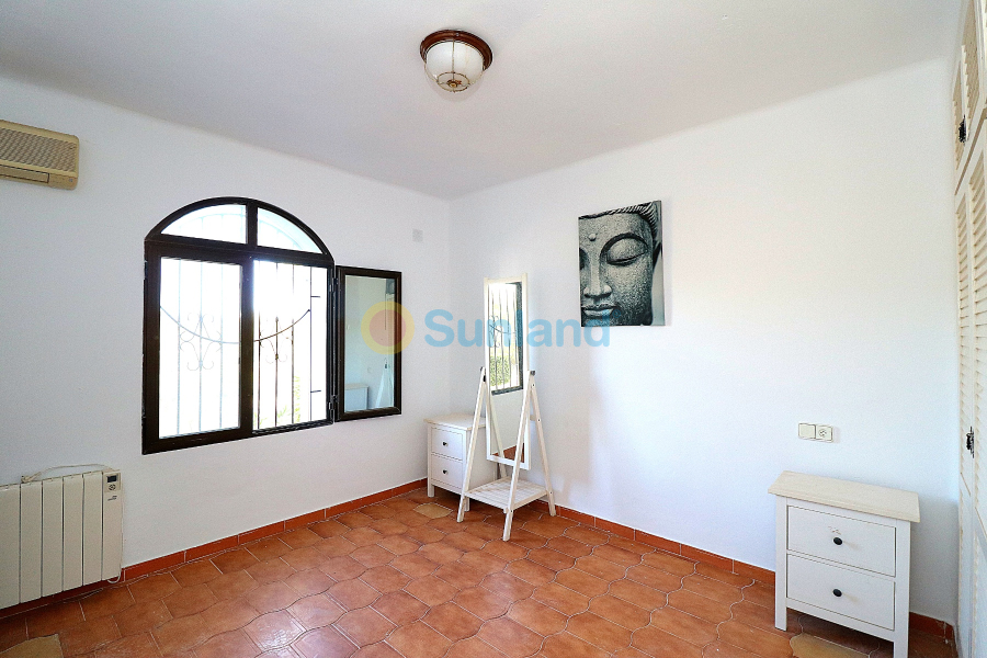 Resale - Villa - Orihuela Costa - Los Dolses