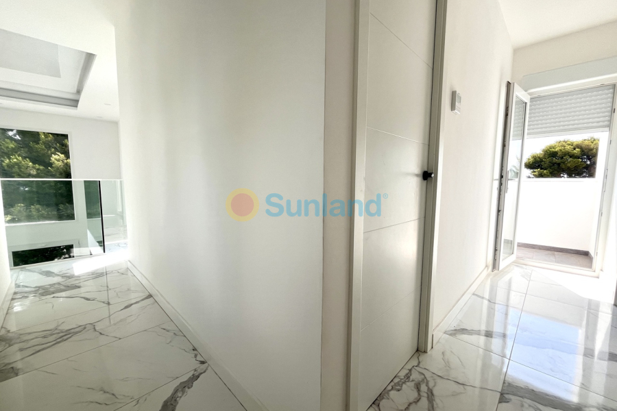 Resale - V - Los Balcones