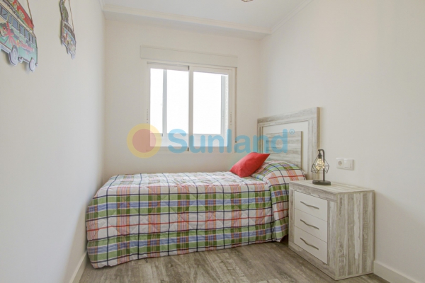 Använda fastigheter - Lägenhet - Torrevieja - Acequión